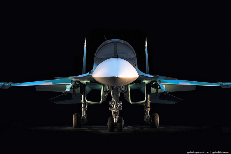 Illustration for article titled These Riveting Photos Show How Russia's Su-34 Fullback Fighter-Bombers Get Built